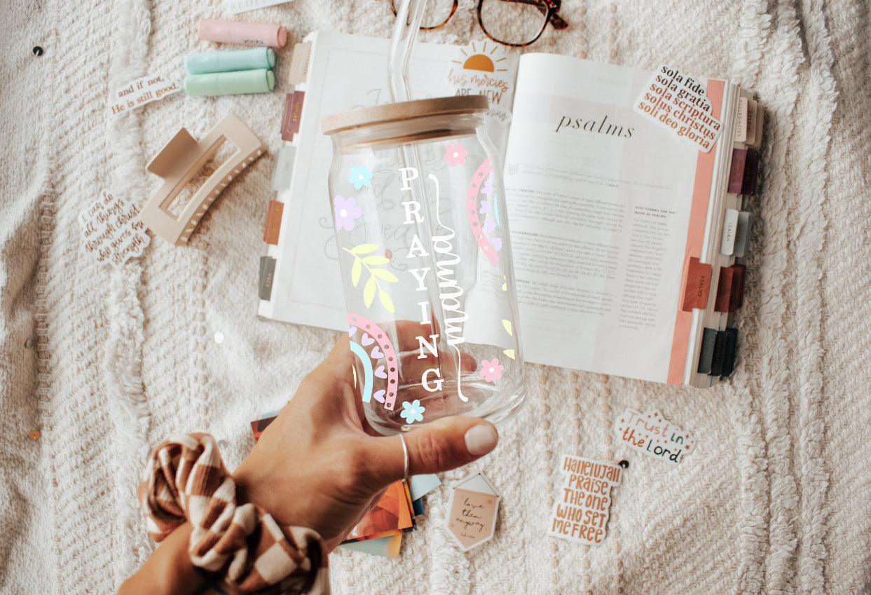 Praying Mama 16 oz Glass Tumbler